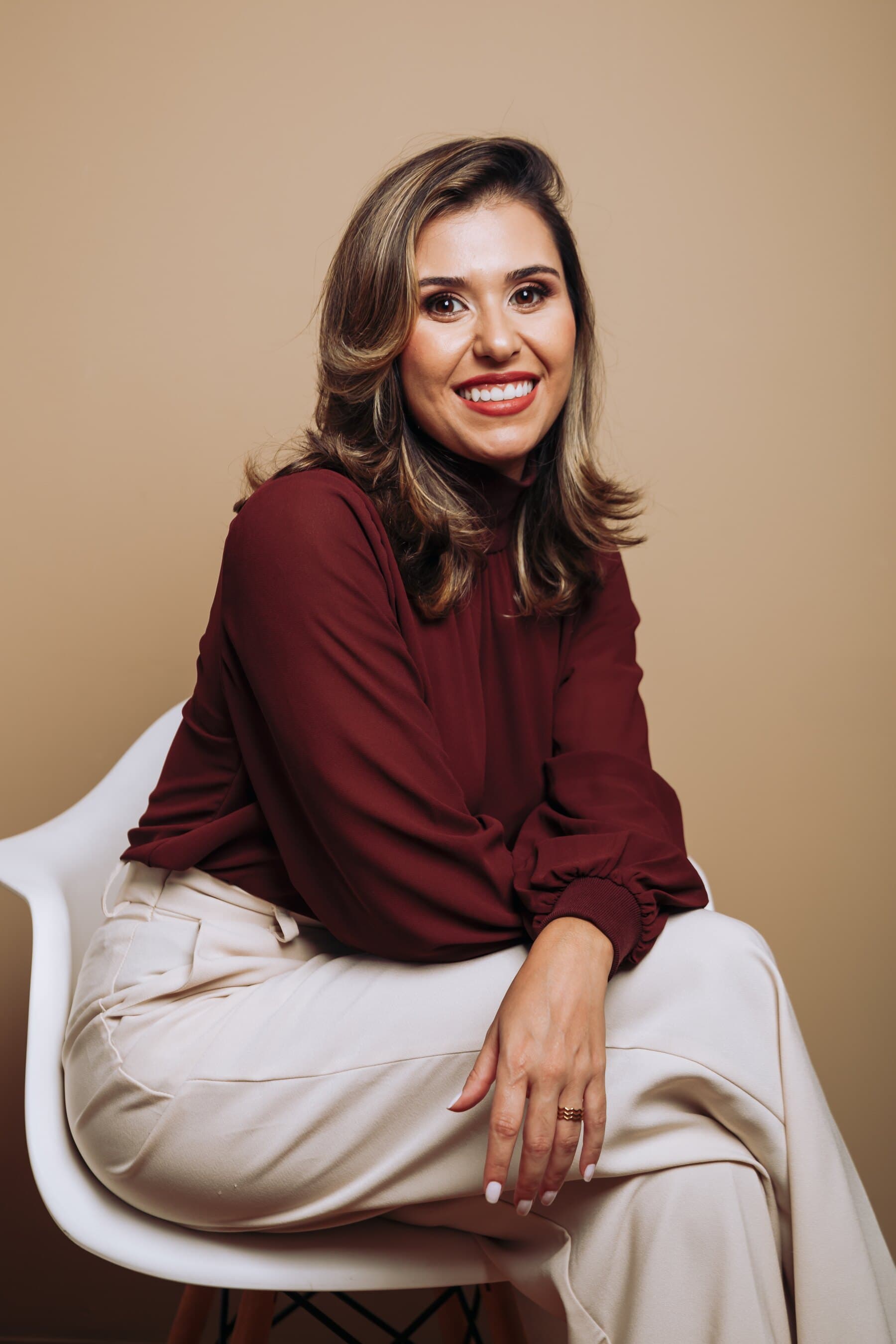 Dra. Laís Namen sorrindo